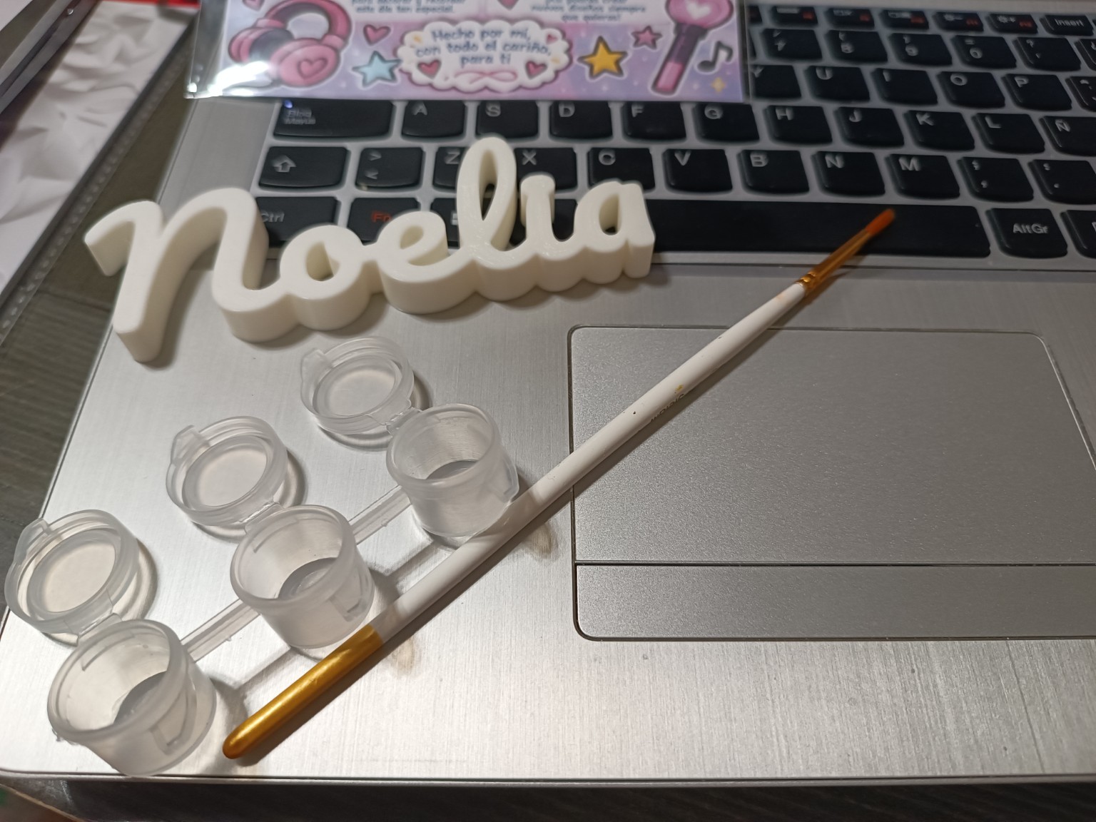Nombre impreso en 3D con pinturas